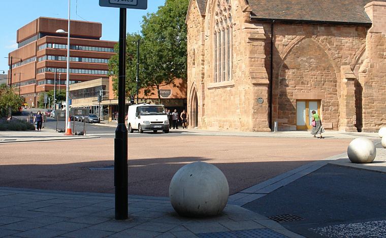 The corner of Bishop St and Hales St in 1939 and 2015